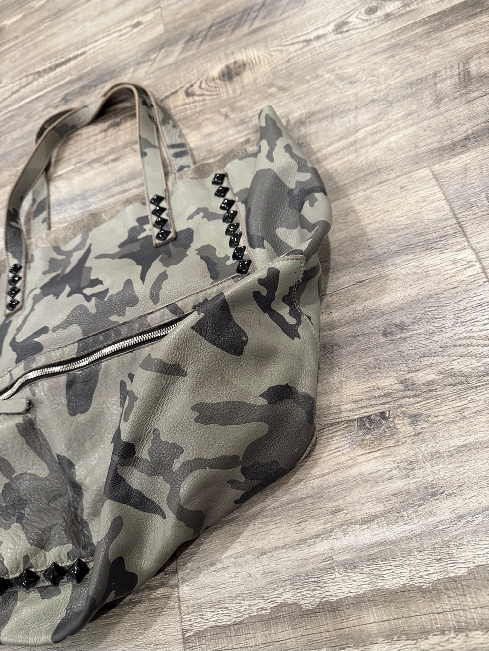LAGGO 'Miley' Leather Tote Bag in Olive Camo - Picture 12 of 14